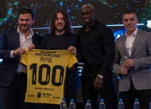 Carles Puyol presentado en la Cena Amarilla