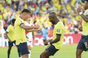 Los jugadores de Ecuador celebran el triunfo por Eliminatorias