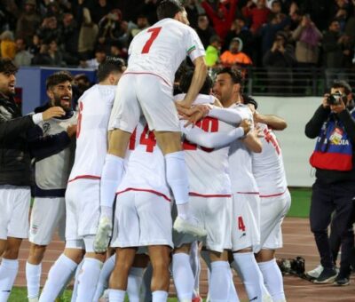 Irán con un buen fútbol, empató 2-2 contra Uzbekistán y aseguró su boleto al Mundial del 2026.