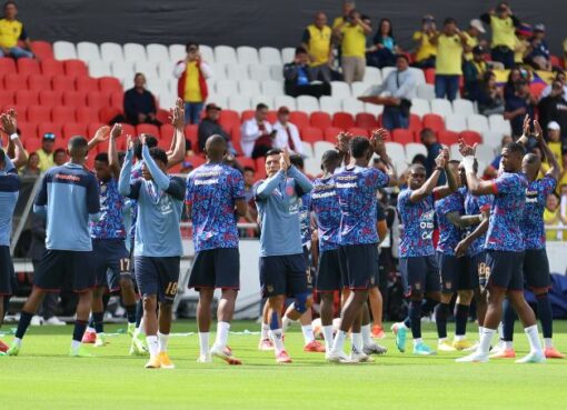 Joel Ordóñez, jugador de Ecuador, se retiró del partido cuando se cumplía 60 minutos por un fuerte dolor en su pierna.