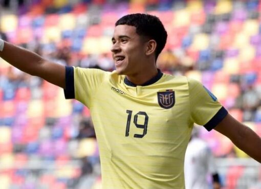 Celebración de Kendry Páez con la camiseta de Ecuador