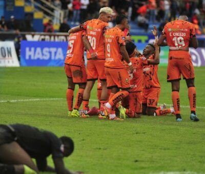 Libertad goleó a Orense en el estadio Reina del Cisne por LigaPro.