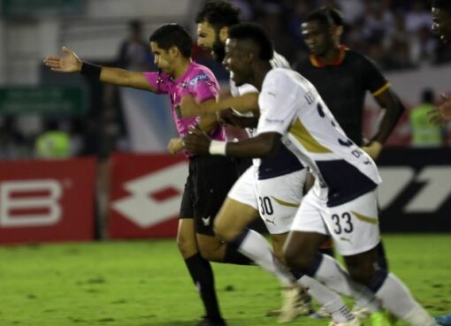 Liga de Quito venció sobre la hora 1x2 a Deportivo Cuenca, en el estadio Alejandro Serrano Aguilar.