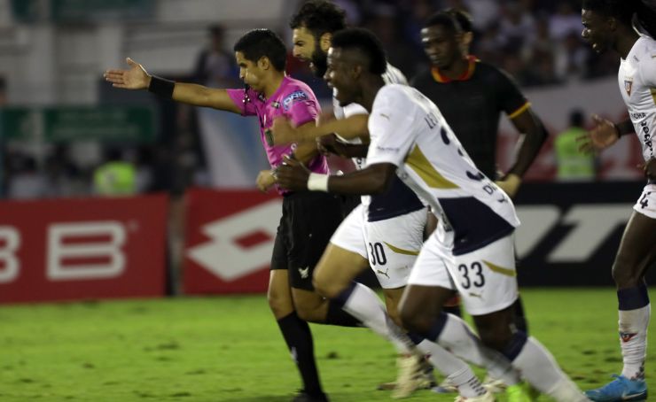 Liga de Quito venció sobre la hora 1x2 a Deportivo Cuenca, en el estadio Alejandro Serrano Aguilar.