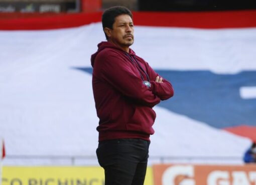 Técnico Universitario confirmó la salida de Paul Vélez, tras los malos resultados en la LigaPro Ecuabet 2025.