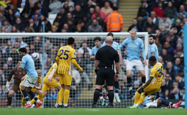 Pervis Estupiñán marcó un golazo en el empate del Brighton por Premier League.