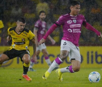El intenso aguacero que cayó la noche del martes en Guayaquil puso en duda la continuidad del partido entre Barcelona SC e Independiente del Valle.
