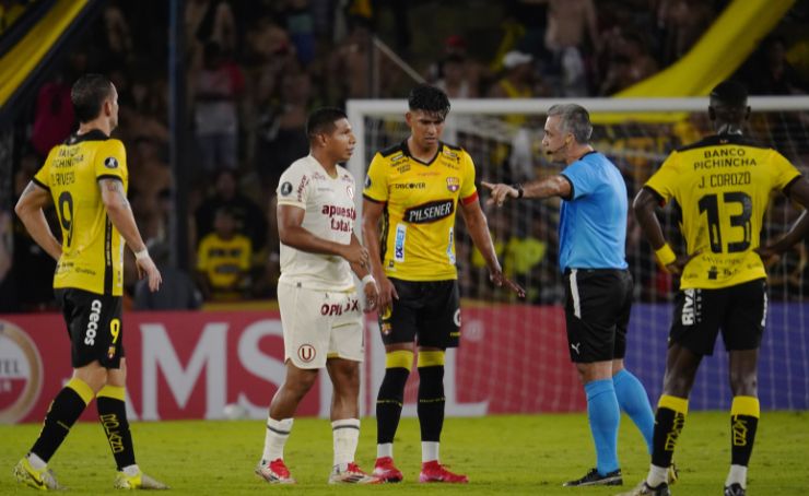 Barcelona SC sufrió una dura derrota la noche de este 22 de abril ante Universitario, por el grupo B de la Copa Libertadores