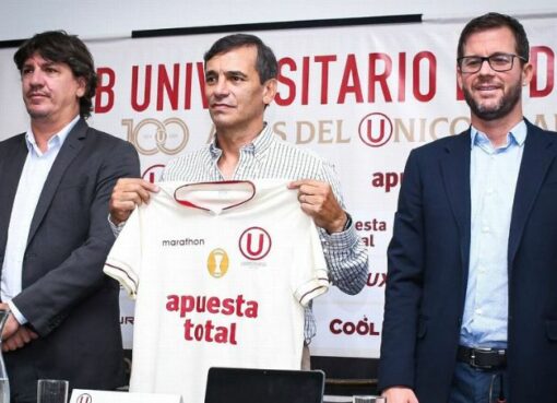 Universitario hizo oficial, mediante un comunicado, la salida de Fabián Bustos y su cuerpo técnico, luego de su triunfo ante Melgar.