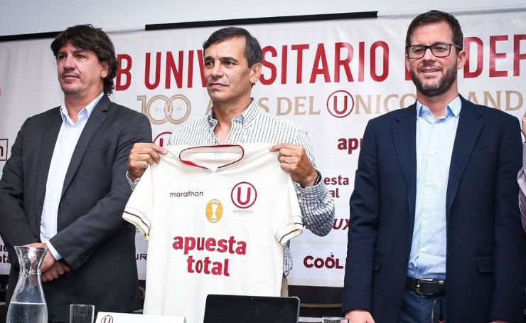 Universitario hizo oficial, mediante un comunicado, la salida de Fabián Bustos y su cuerpo técnico, luego de su triunfo ante Melgar.