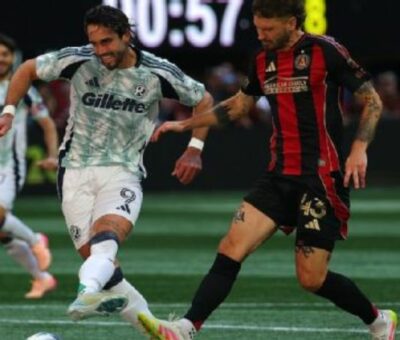El ecuatoriano Leonardo Campana, delantero ecuatoriano del New England Revolution, volvió a las canchas tras más de un mes fuera por lesión.