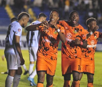 Libertad derrotó 3x1 a Universidad Católica en el estadio Reina del Cisne, en el cierre de la fecha 10 de la LigaPro.