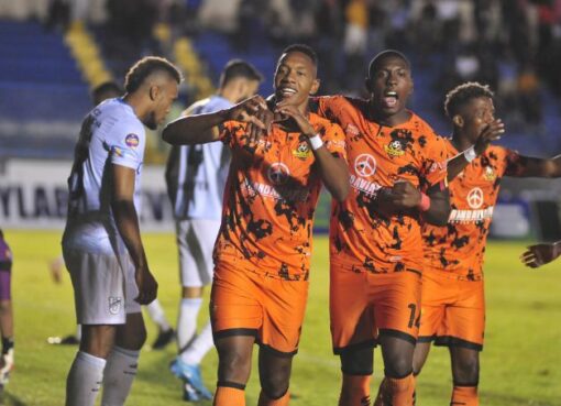 Libertad derrotó 3x1 a Universidad Católica en el estadio Reina del Cisne, en el cierre de la fecha 10 de la LigaPro.