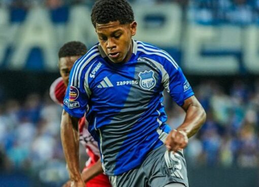 Luis Fragozo, jugador de Emelec, hizo su debut en primera con tan sólo 15 años, en el partido de los azules ante Técnico.