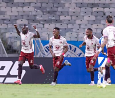 Mushuc Runa hizo historia al vencer al Cruzeiro en el estadio Mineirao de Belo Horizonte en partido por la fecha 2 del Grupo E