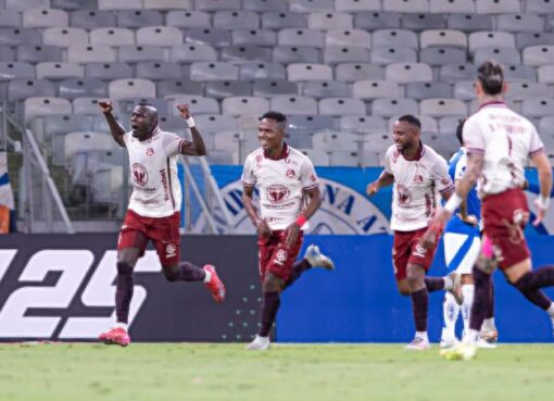 Mushuc Runa hizo historia al vencer al Cruzeiro en el estadio Mineirao de Belo Horizonte en partido por la fecha 2 del Grupo E