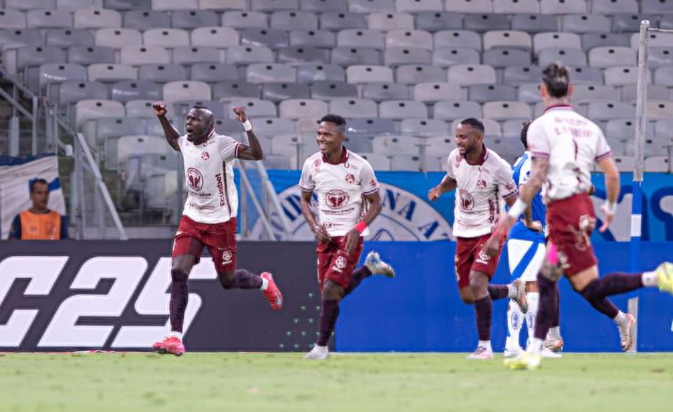 Mushuc Runa hizo historia al vencer al Cruzeiro en el estadio Mineirao de Belo Horizonte en partido por la fecha 2 del Grupo E