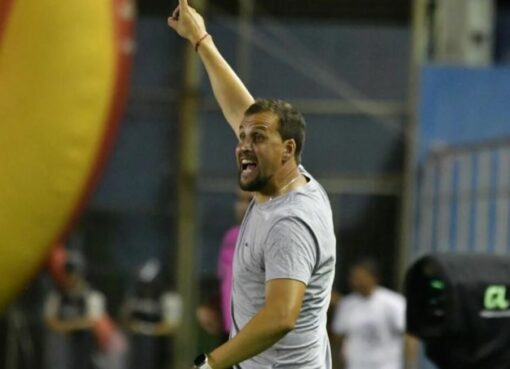 Nicolás Chietino renunció al Delfín tras la goleada que sufrió ante Vinotinto y los malos resultados en el campeonato ecuatoriano.