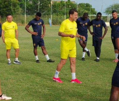Patricio Urrutia es el nuevo director técnico del Delfín, así lo pudo confirmar el club en sus redes sociales.