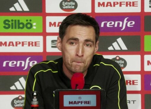 El árbitro Ricardo de Burgos Bengoetxea, quien dirigirá la final de la Copa del Rey entre Barcelona y Real Madrid