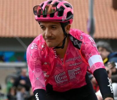 Richard Carapaz destacó en la Vuelta a Cataluña 2025, terminando en el puesto 10 de la clasificación general