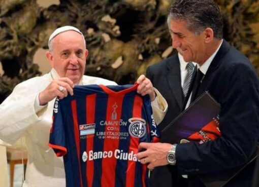El lunes 21 de abril de 2025, a los 88 años, falleció el Papa Francisco en su residencia de la Casa Santa Marta en el Vaticano.