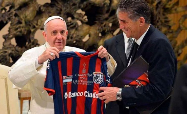 El lunes 21 de abril de 2025, a los 88 años, falleció el Papa Francisco en su residencia de la Casa Santa Marta en el Vaticano.