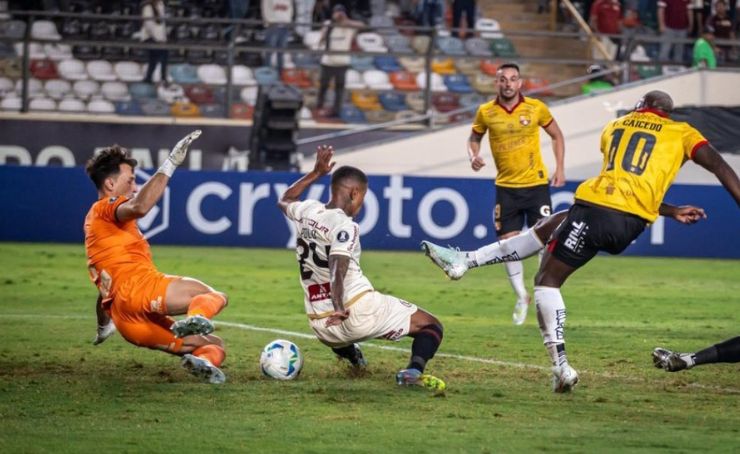 Barcelona SC cayó ante Universitario por la mínima diferencia en Lima, por el Grupo B de la Copa Libertadores 2025.