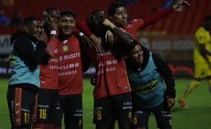 Deportivo Cuenca venció 2x0 a Técnico Universitario en el estadio Alejandro Serrano Aguilar, en el inicio de la fecha 13 de la LigaPro.