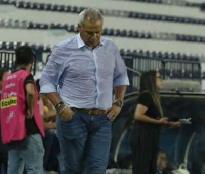 Emelec ha logrado levantar la inhibición que pesaba sobre la institución en la FIFA, con el entrenador colombiano Hernán Torres.