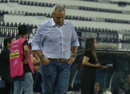 Emelec ha logrado levantar la inhibición que pesaba sobre la institución en la FIFA, con el entrenador colombiano Hernán Torres.