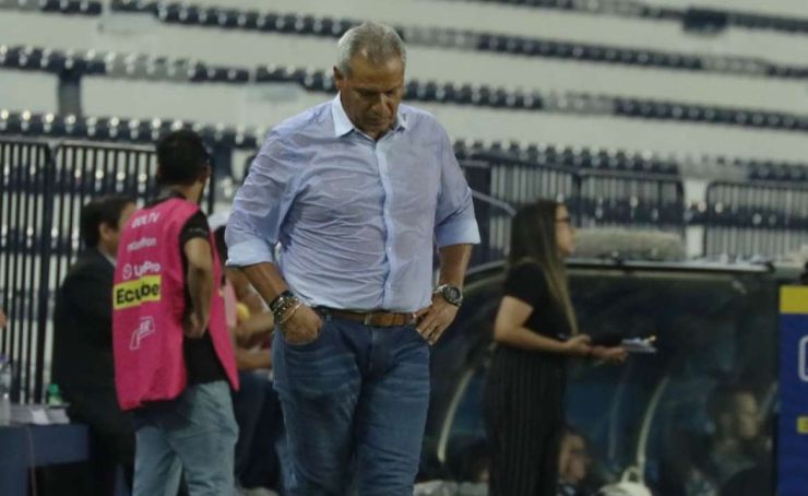 Emelec ha logrado levantar la inhibición que pesaba sobre la institución en la FIFA, con el entrenador colombiano Hernán Torres.