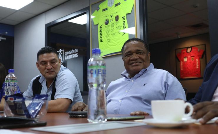 Jorge Guzmán, presidente de Emelec, pidió a la CNA que los árbitros Augusto Aragón y Franklin Congo no vuelvan a dirigir partidos del club.