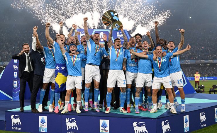 Napoli venció por 2-0 al Cagliari y se consagró campeón de la Serie A de Italia por cuarta vez en su historia.