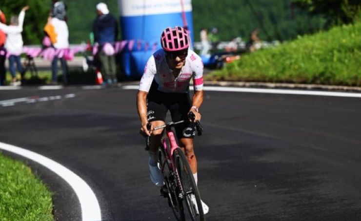 Richard Carapaz (EF Education - EasyPost) en el momento menos esperado atacó a sus rivales de la clasificación general.