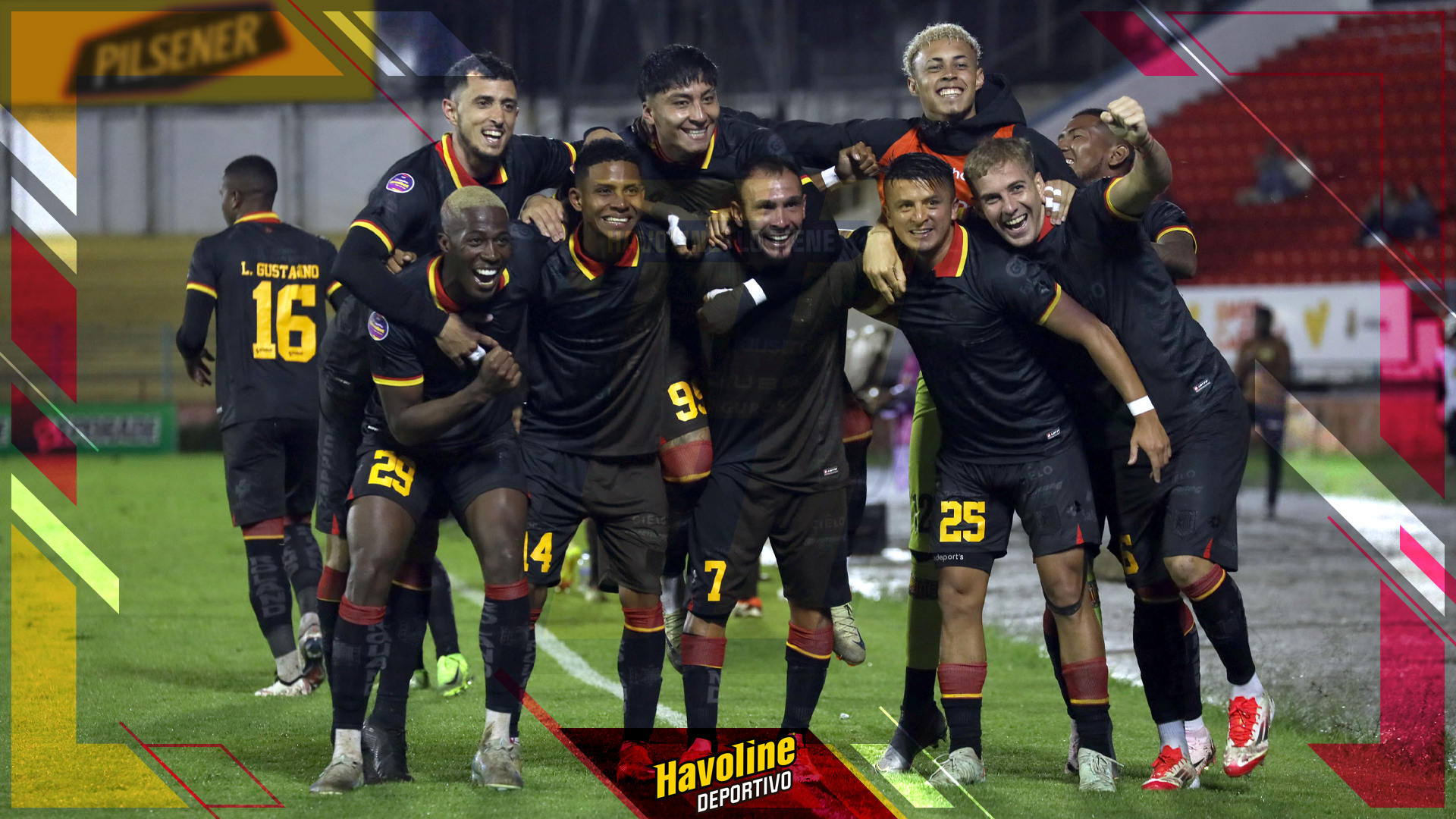 Los jugadores del Deportivo Cuenca celebran el triunfo ante el Manta en el inicio de la fecha 11 de la LigaPro
