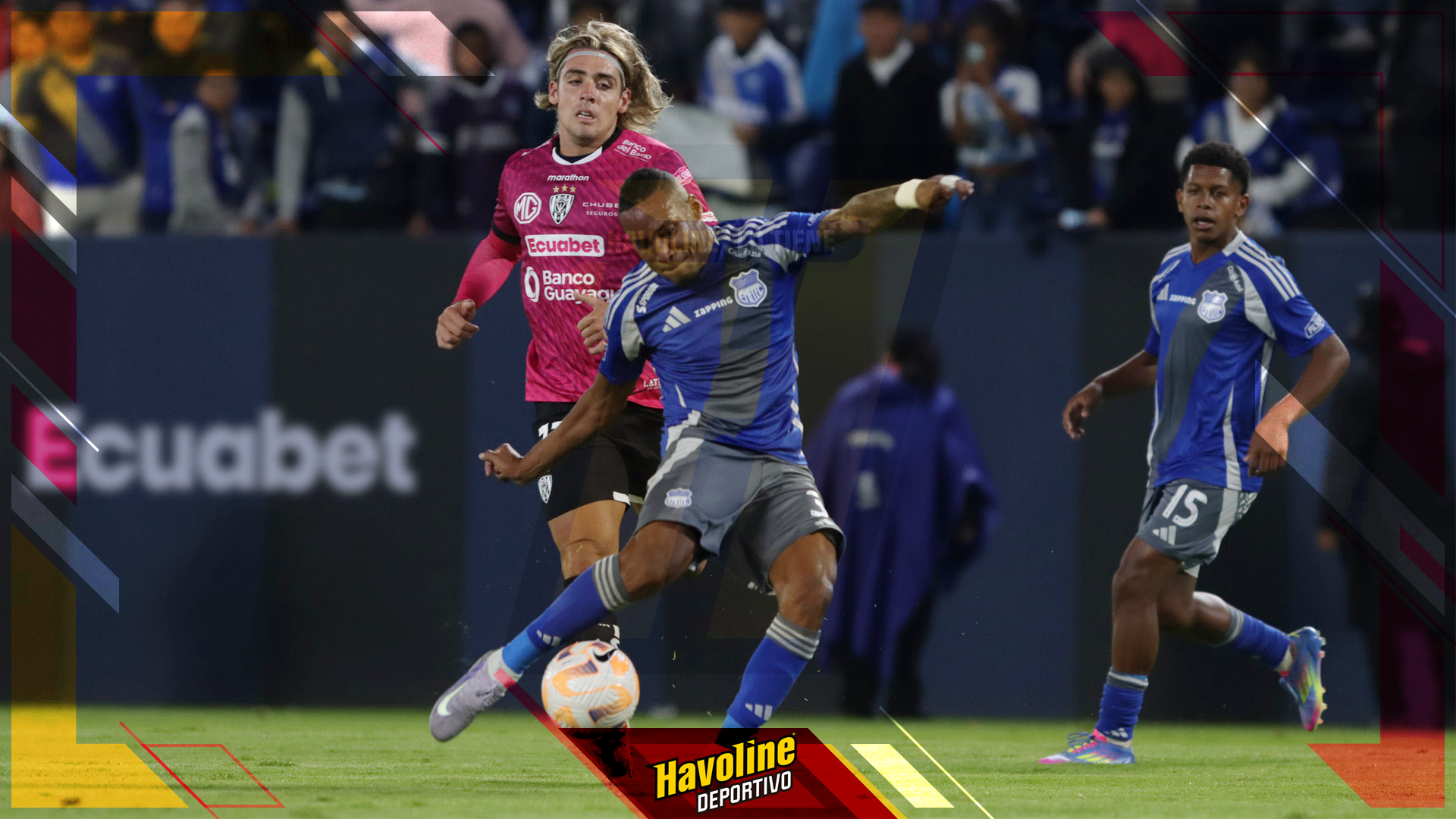 Momento en que Cristhian Valencia remata al arco para anotar el gol del triunfo de Emelec ante Independiente del Valle