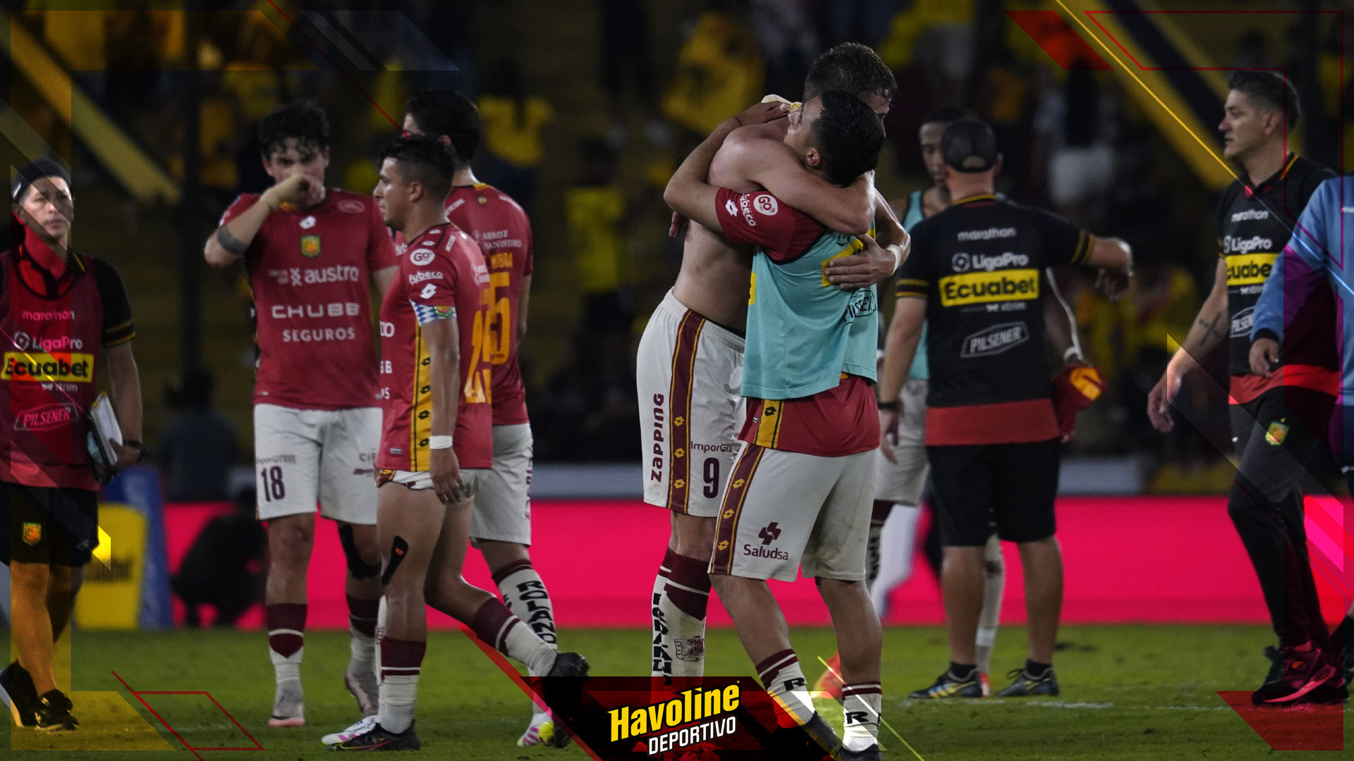 Jugadores de Deportivo Cuenca festejaron el punto obtenido en el estadio Monumental