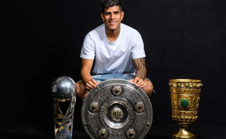 Bayer Leverkusen puso un valor para una posible venta del defensa ecuatoriano Piero Hincapié, que pasa por un gran momento.