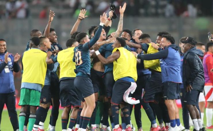 Ecuador consiguió el boleto al Mundial 2026, al empatar sin goles en el estadio Nacional ante Perú.