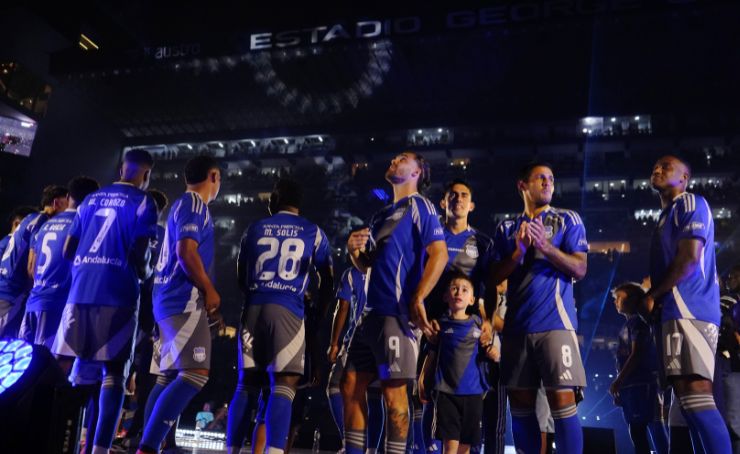 Emelec presentó 10 refuerzos en 'La Verdadera Explosión Azul', celebrado la noche de este 7 de junio en el estadio Capwell.