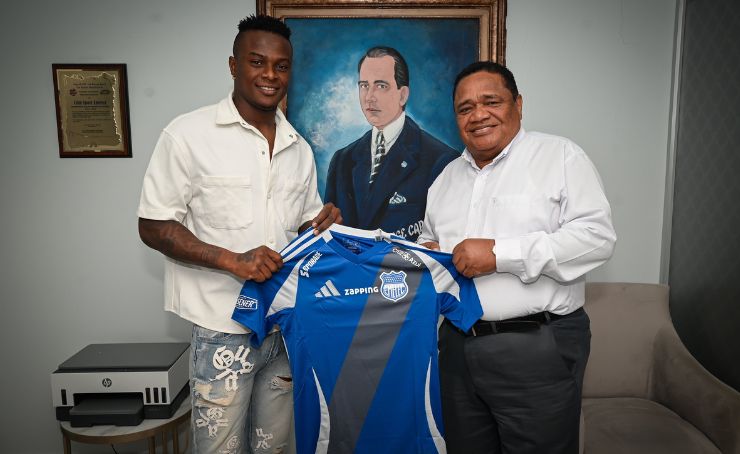 Emelec hizo oficial en sus redes sociales la noche de este viernes 20 de junio, la contratación del delantero ecuatoriano José Angulo.
