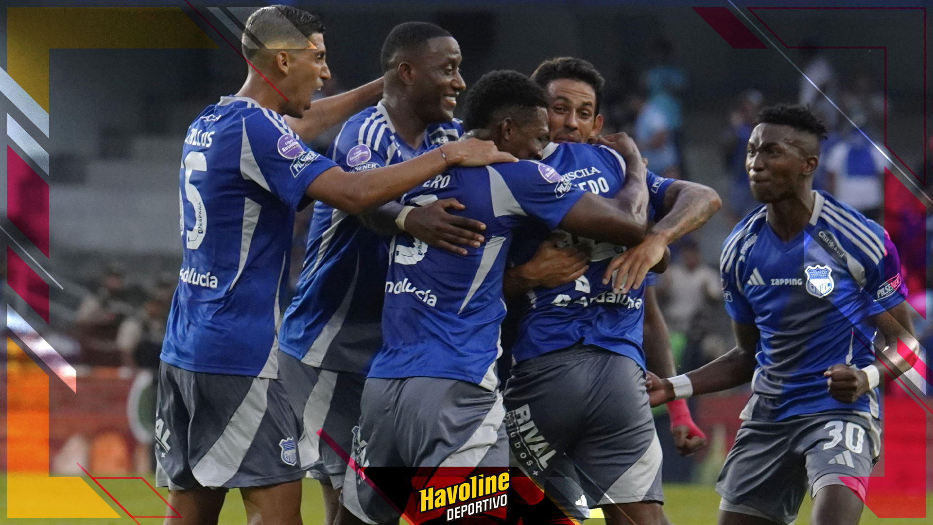 Jugadores del Club Sport Emelec celebraron el gol de Romario Caicedo