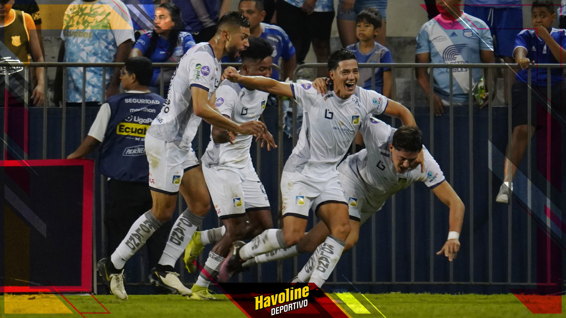 Los jugadores del delfín celebraban el empate agónico en el estadio Capwell