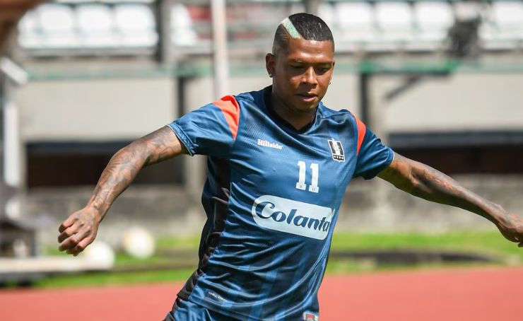 Billy Arce, jugador del Atlético Nacional, revela que tiene todo listo para obtener la nacionalización colombiana.