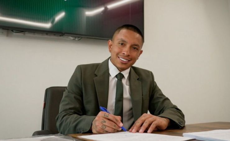 Cristian Ramírez fue presentado en su nuevo club en Rusia . El lateral ecuatoriano firmó un contrato por dos temporadas.