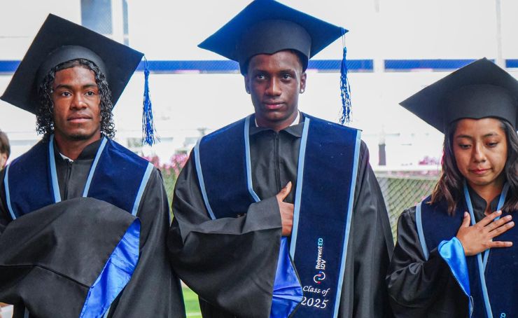 Darwin Guagua se graduó en el Colegio Reivented IDV