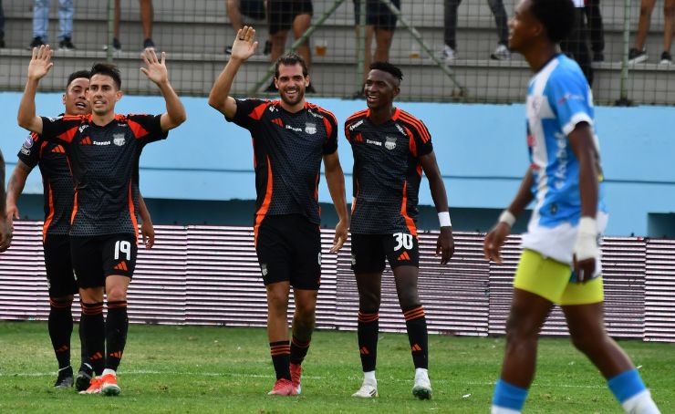 Emelec con un gran primer tiempo, se tomó el estadio Jocay al golear a Delfín por 1-4 por la fecha 22 de la Liga Ecuabet 2025.