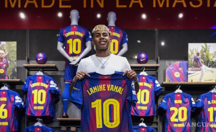 Lamine Yamal, estrella del FC Barcelona, heredó este miércoles 16 de julio el icónico número 10 del club azulgrana
