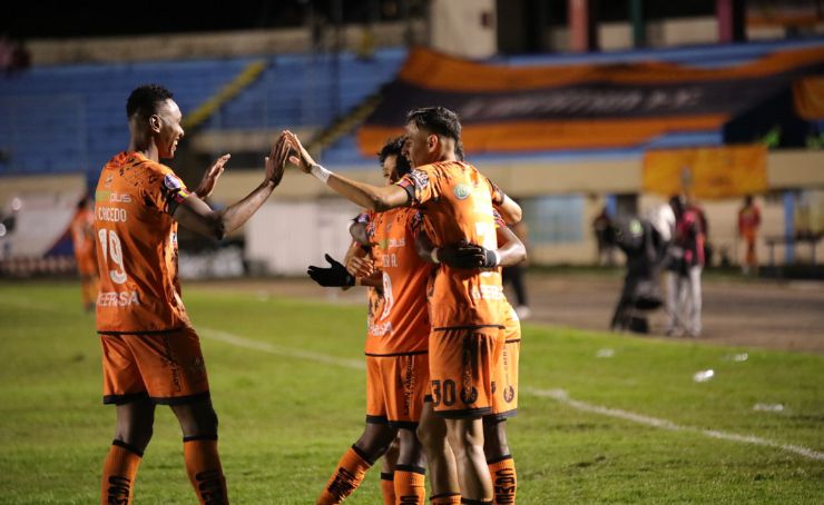Libertad venció 2x1 a Deportivo Cuenca en el Reina del Cisne, en el inicio de la fecha 19 de la Liga Ecuabet 2025.